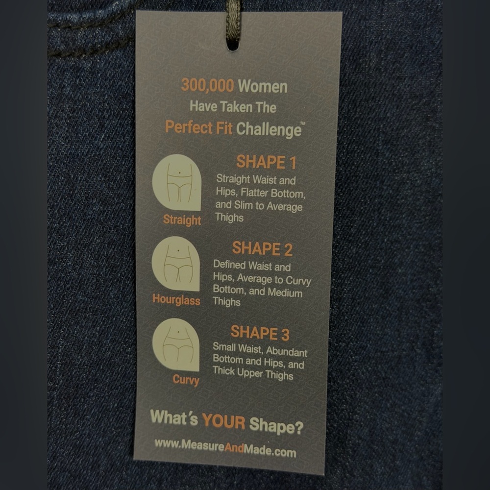 Measure & Made Dark Wash Rolled Crop Mid Rise Jean Size 6 (Fit Logic 1)      NWT - Picture 5 of 6